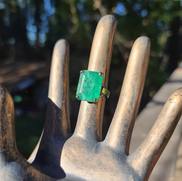 17k green Beryl emerald cut & pear cut Peridot sterling & rhodium ring sz7 - Picture 3 of 10